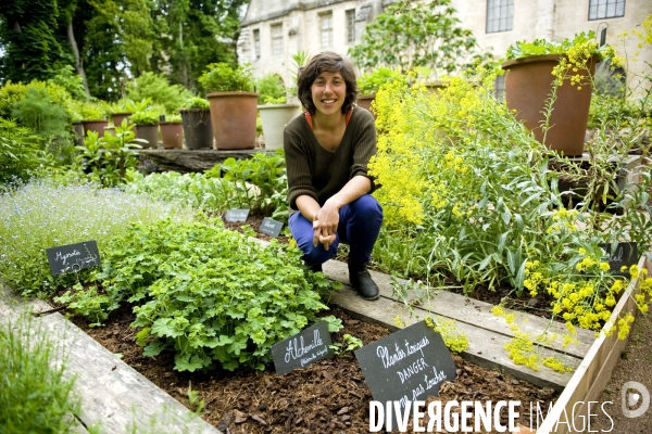 Abbaye de Royaumont.Portrait de Justine Marin, jardinier maraichere a l abbaye de Royaumont en charge du nouveau potager.