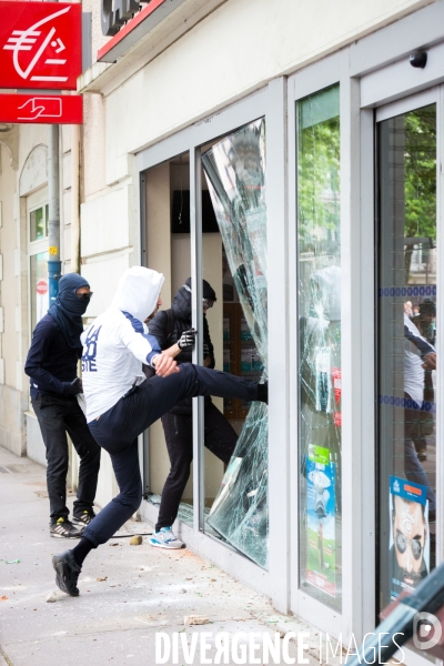 Visitez Nantes, son muscadet, ses émeutes...