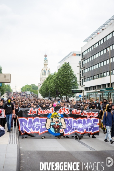 Visitez Nantes, son muscadet, ses émeutes...