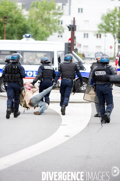 Visitez Nantes, son muscadet, ses émeutes...