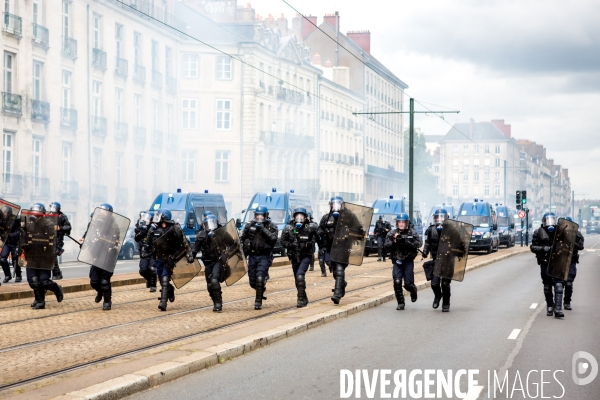 Visitez Nantes, son muscadet, ses émeutes...