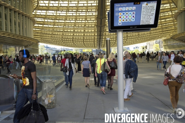 Mai 2016.La foule sous canopee au Forum des Halles