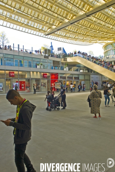 Mai 2016.La canopee et le centre commercial du  Forum des Halles