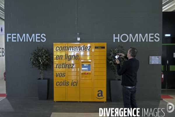 Mai 2016.Automate de retrait des achats en ligne a l Outlet design centre