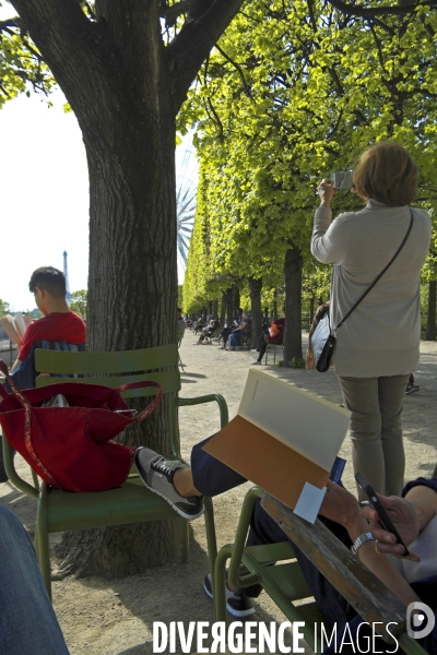 Mai 2016.Lecture au jardin des Tuileries