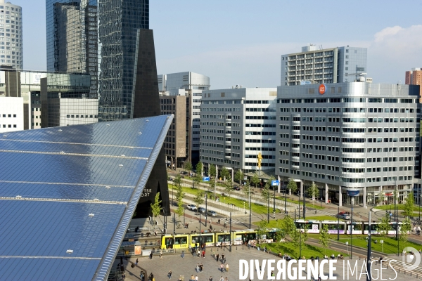 Rotterdam centraal station, la gare la plus moderne et la plus belle  du pays.