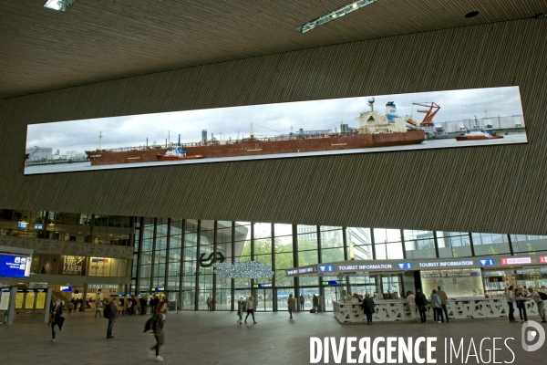 Rotterdam centraal station, la gare la plus moderne et la plus belle  du pays.