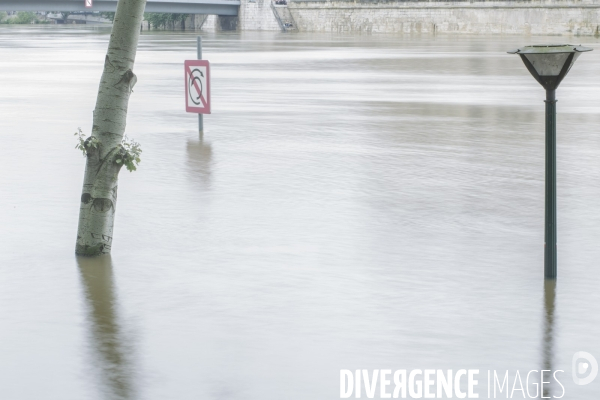 Evocation de la crue exceptionnelle de la Seine à Paris, juin 2016.