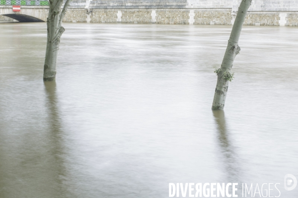 Evocation de la crue exceptionnelle de la Seine à Paris, juin 2016.