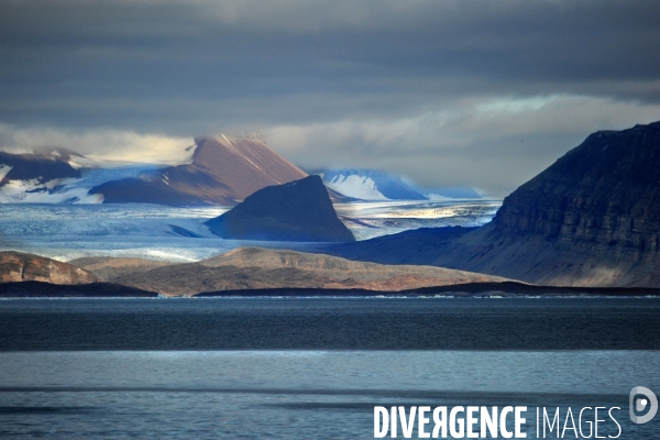 L île du  Spitzberg dans l archipel du Svalbard au nord de la Norvège