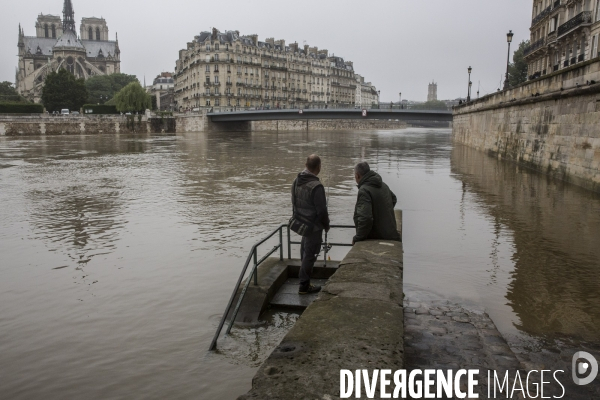 La seine en crue à Paris