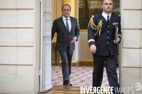 Hollande et Macron: signature Air France et Safran à l Elysée