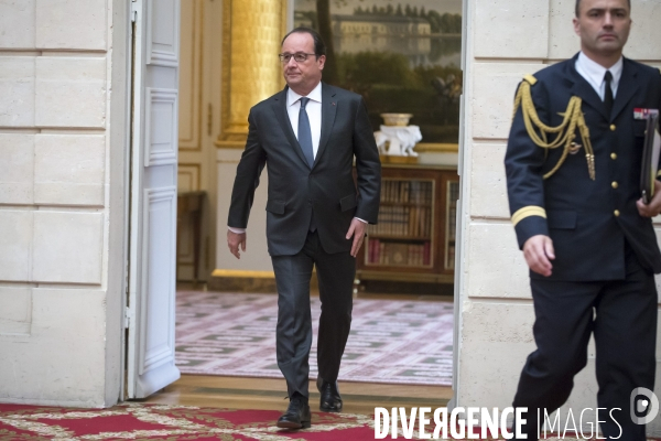 Hollande et Macron: signature Air France et Safran à l Elysée