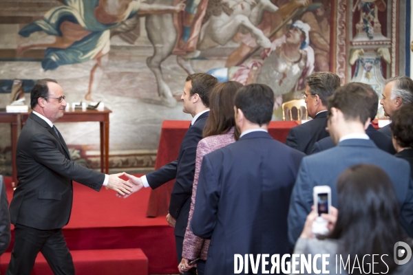 Hollande et Macron: signature Air France et Safran à l Elysée