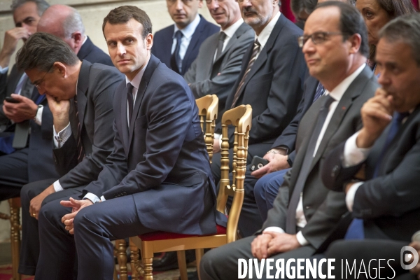 Hollande et Macron: signature Air France et Safran à l Elysée