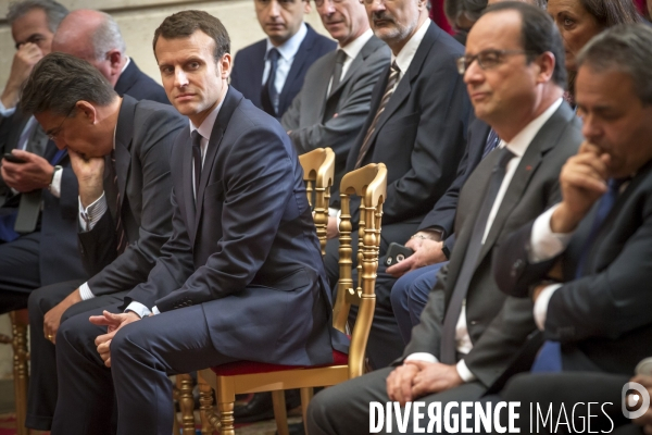Hollande et Macron: signature Air France et Safran à l Elysée