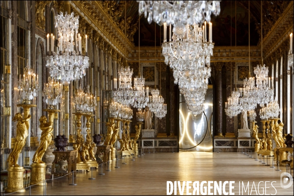 Les installations de l artiste Olafur ELIASSON dans les salles du château de Versailles et dans les jardins.