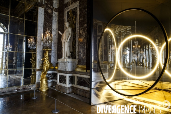 Les installations de l artiste Olafur ELIASSON dans les salles du château de Versailles et dans les jardins.