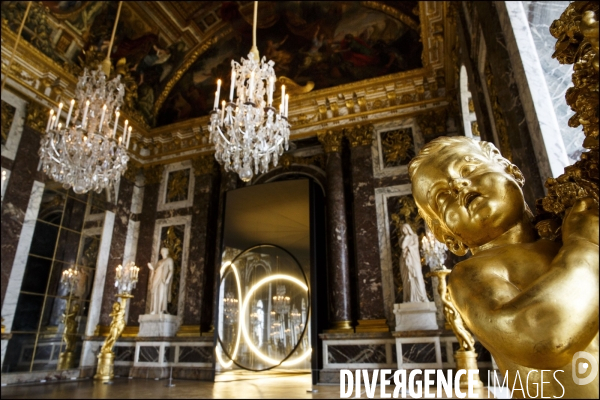 Les installations de l artiste Olafur ELIASSON dans les salles du château de Versailles et dans les jardins.