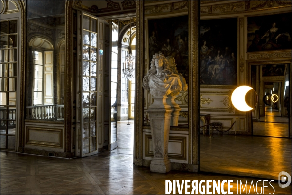 Les installations de l artiste Olafur ELIASSON dans les salles du château de Versailles et dans les jardins.