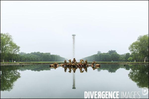 Les installations de l artiste Olafur ELIASSON dans les salles du château de Versailles et dans les jardins.