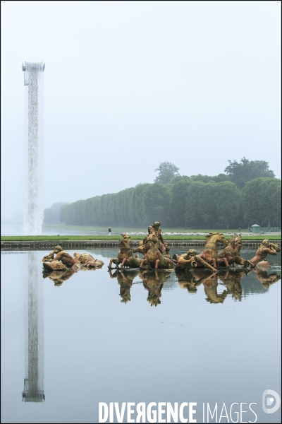 Les installations de l artiste Olafur ELIASSON dans les salles du château de Versailles et dans les jardins.