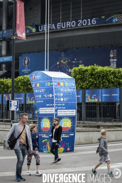Paris se prépare à accueillir des milliers de supporters de football venus de toute l Europe.