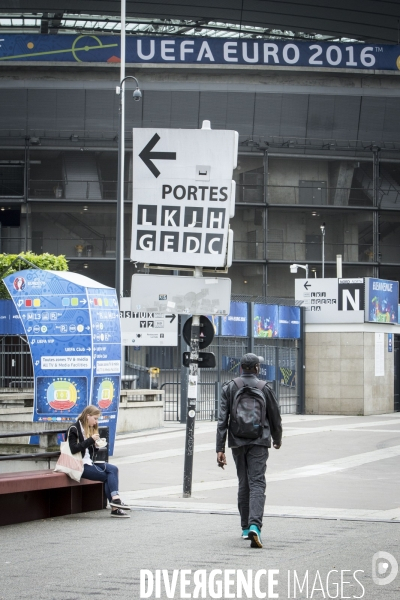 Paris se prépare à accueillir des milliers de supporters de football venus de toute l Europe.