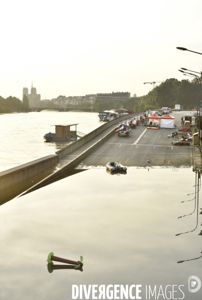 La Seine en crue à Paris. Seine flooded in Paris.