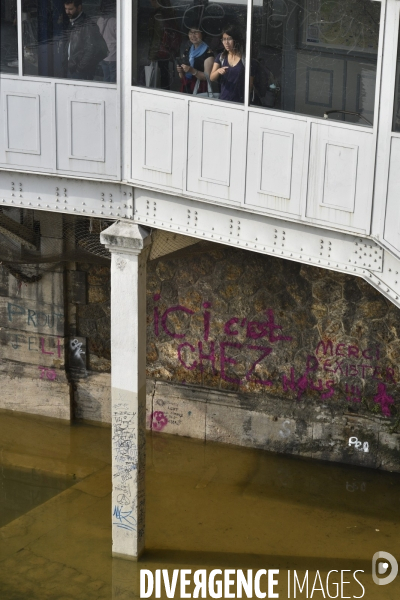 La Seine en crue à Paris. Seine flooded in Paris.