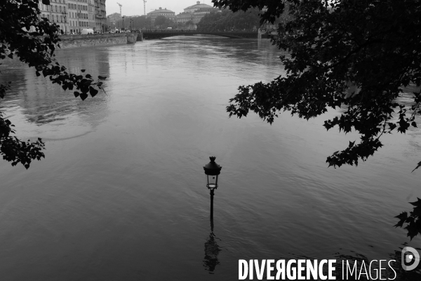 Inondations à Paris la Seine 2016.  Flooding of the River Seine Paris 2016.