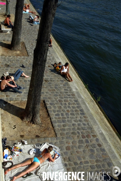 Inondations à Paris la Seine 2016.  Flooding of the River Seine Paris 2016.