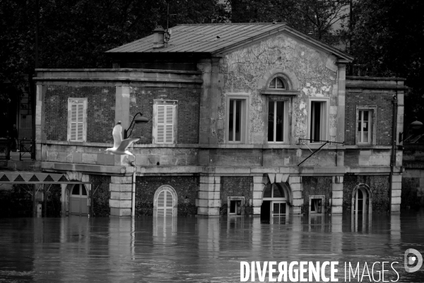 Inondations à Paris la Seine 2016.  Flooding of the River Seine Paris 2016.