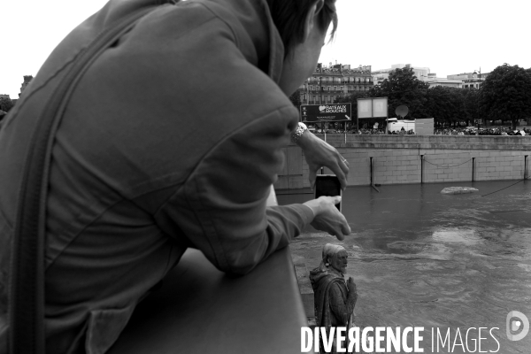 Inondations à Paris la Seine 2016.  Flooding of the River Seine Paris 2016.