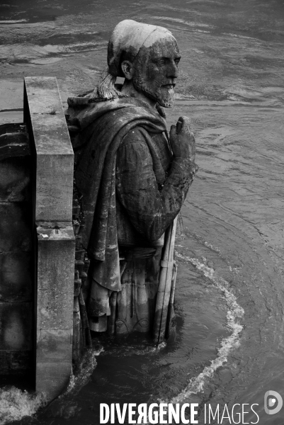 Inondations à Paris la Seine 2016.  Flooding of the River Seine Paris 2016.