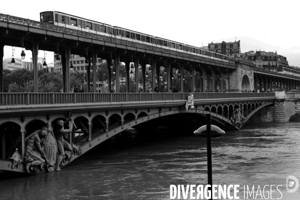 Inondations à Paris la Seine 2016.  Flooding of the River Seine Paris 2016.