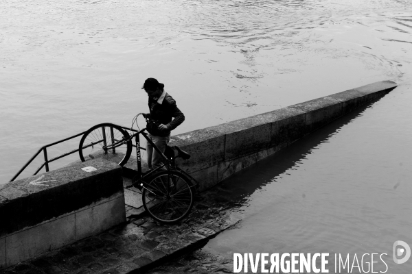 Inondations à Paris la Seine 2016.  Flooding of the River Seine Paris 2016.