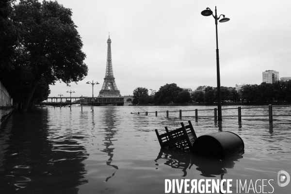 Inondations à Paris la Seine 2016.  Flooding of the River Seine Paris 2016.