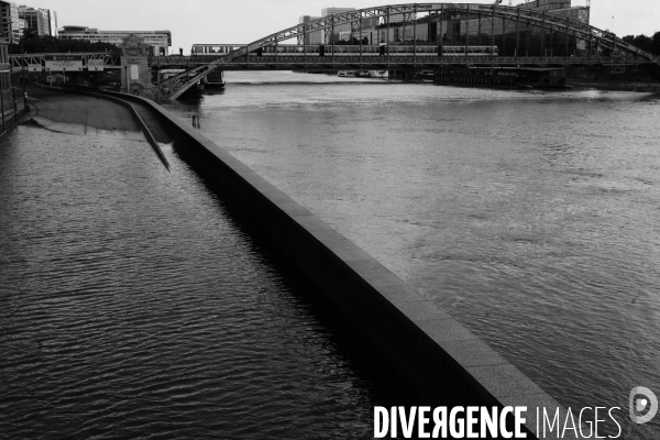 Inondations à Paris la Seine 2016.  Flooding of the River Seine Paris 2016.