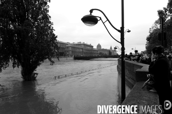 Inondations à Paris la Seine 2016.  Flooding of the River Seine Paris 2016.