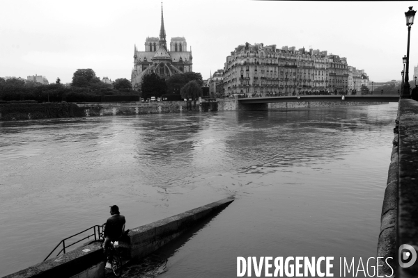 Inondations à Paris la Seine 2016.  Flooding of the River Seine Paris 2016.