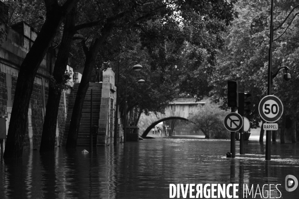 Inondations à Paris la Seine 2016.  Flooding of the River Seine Paris 2016.