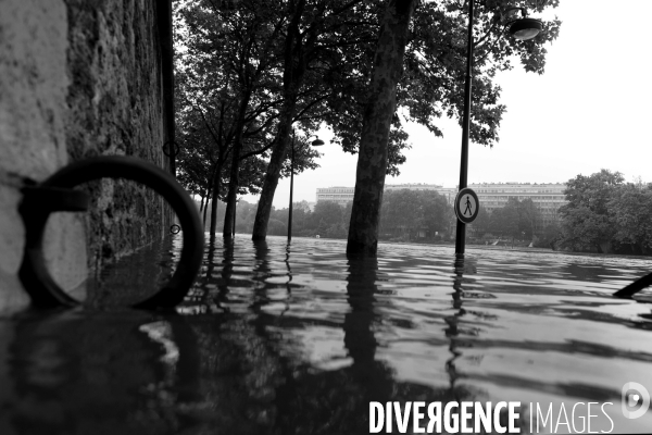 Inondations à Paris la Seine 2016.  Flooding of the River Seine Paris 2016.