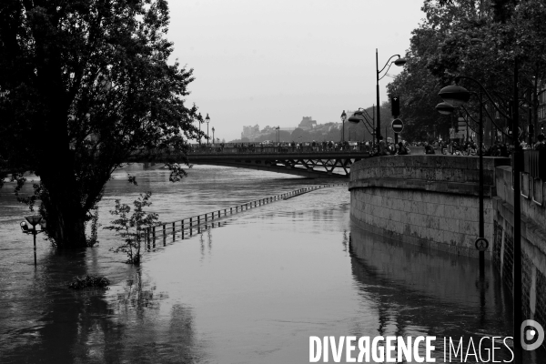 Inondations à Paris la Seine 2016.  Flooding of the River Seine Paris 2016.