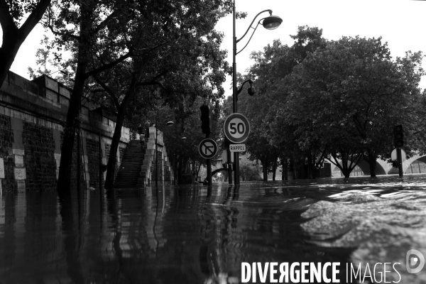 Inondations à Paris la Seine 2016.  Flooding of the River Seine Paris 2016.