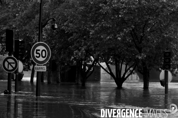 Inondations à Paris la Seine 2016.  Flooding of the River Seine Paris 2016.