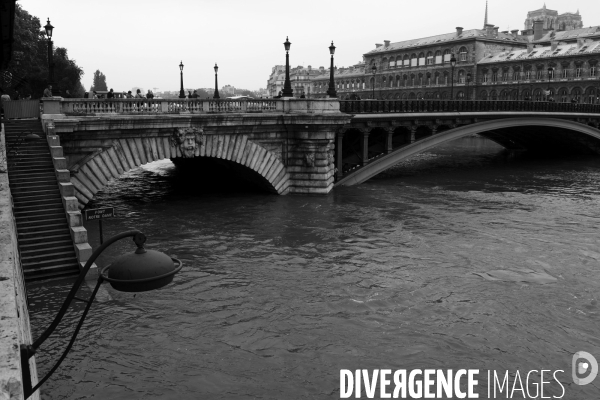 Inondations à Paris la Seine 2016.  Flooding of the River Seine Paris 2016.