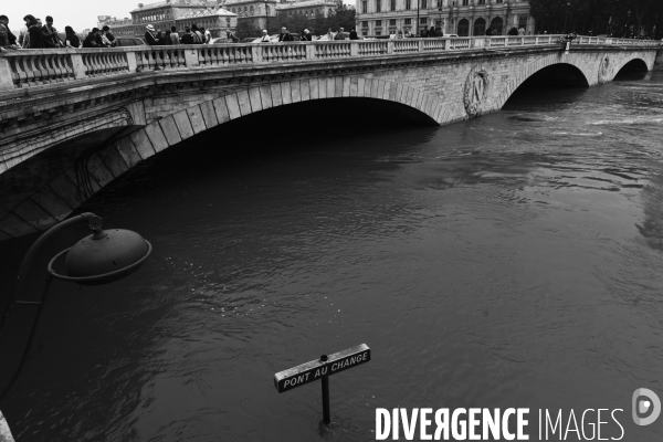 Inondations à Paris la Seine 2016.  Flooding of the River Seine Paris 2016.