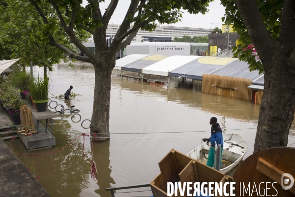 Crue de la seine a paris.