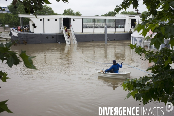 Crue de la seine a paris.